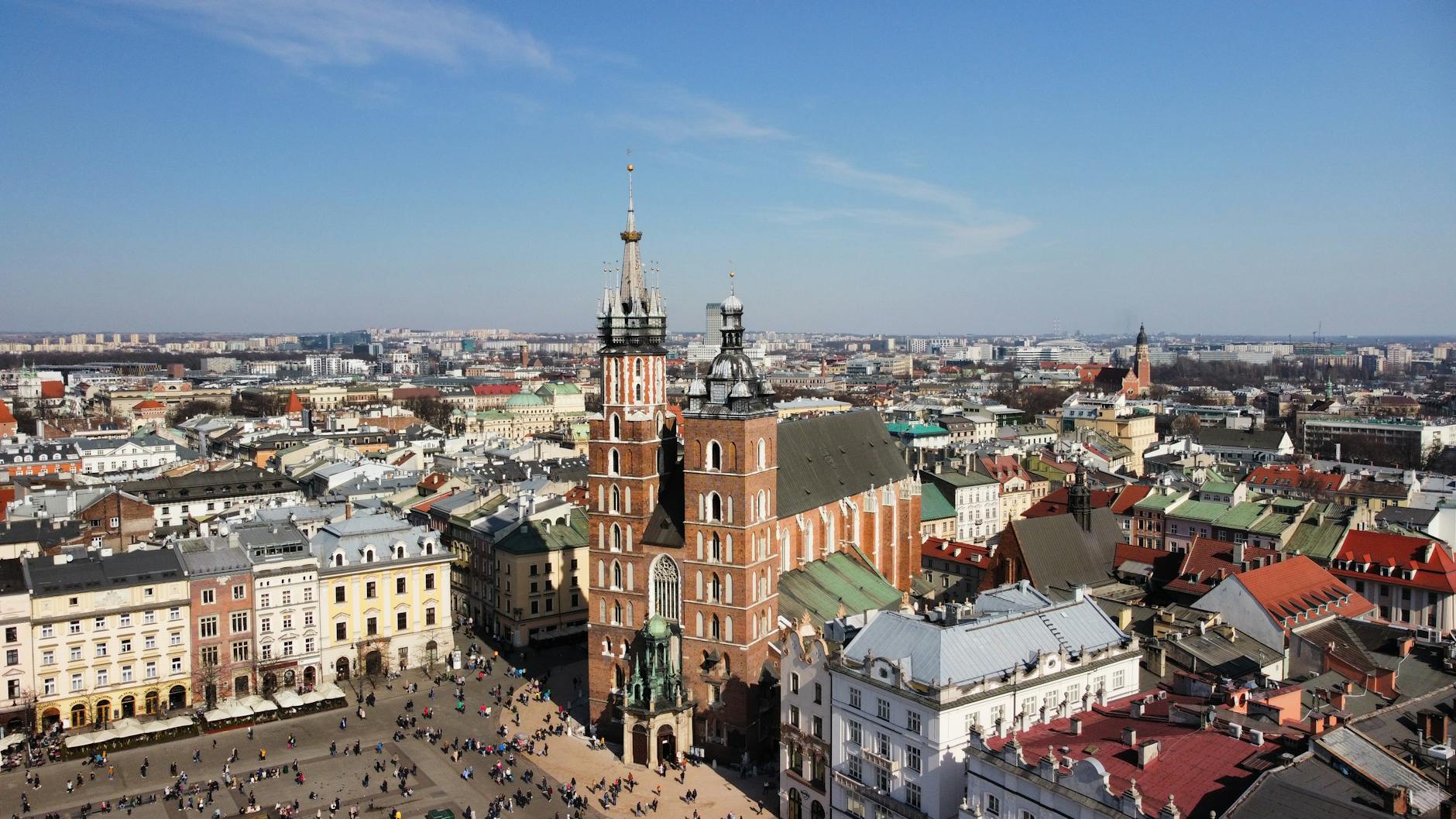 Zdjęcie przedstawiające budynki przemysłowe w Orzeszu lub okolicach, symbolizujące lokalny przemysł.